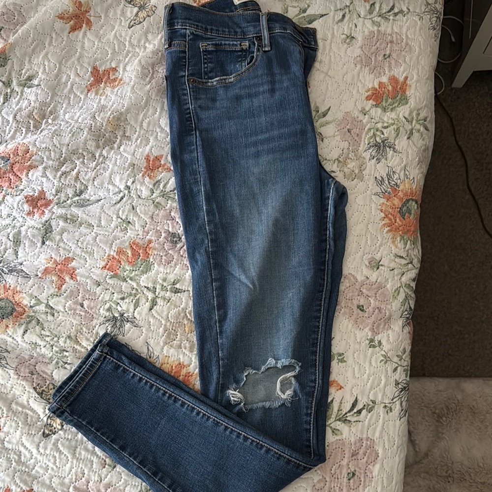 Classic Blue Distressed Women Jeans